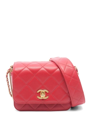 CHANEL Pre-Owned 2020-2021 Matelassé chain shoulder bag - Red