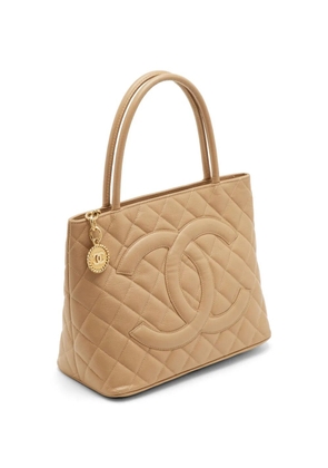 CHANEL Pre-Owned 2006-2008 Medallion quilted tote bag - Neutrals