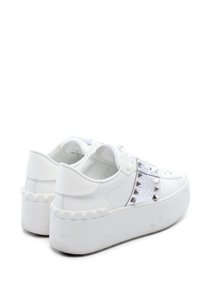Valentino Garavani Pre-Owned 2000s Rockstud platform sneakers - White