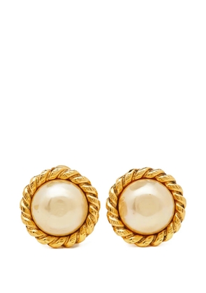 CHANEL Pre-Owned faux pearl clip-on earrings - Gold