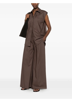 Marc Ellis elasticated-waistband pleated-design trousers - Brown