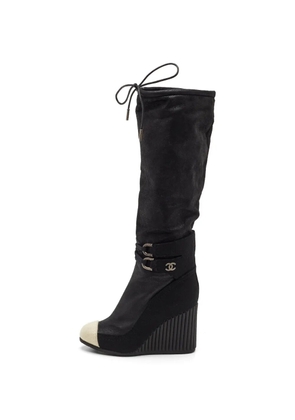 CHANEL Pre-Owned CC buckle-detail wedge knee-length boots - Black