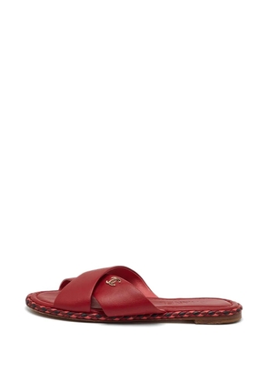 CHANEL Pre-Owned CC-motif criss-cross flat sandals - Red
