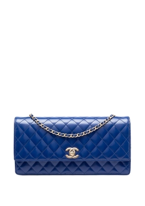 CHANEL Pre-Owned 2011 Quilted Lambskin East West Flap Clutch with Chain crossbody bag - Blue
