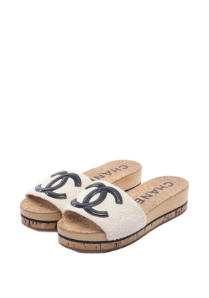 CHANEL Pre-Owned 1986-1988 Coco Mark tweed sandals - Neutrals