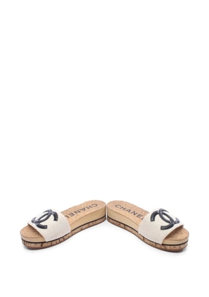 CHANEL Pre-Owned 1986-1988 Coco Mark tweed sandals - Neutrals