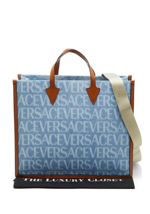 Versace Pre-Owned 2023 Allover denim tote bag - Blue