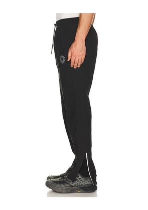 Paradise Zero Cross Train Jogger in Black. Size M. Also in L, XL/1X.