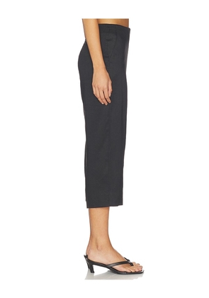 Theory Slit Capri in Black. Size 00. Also in 4, 6, 8.
