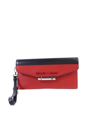 Prada Pre-Owned logo-embossed leather clutch bag - Red