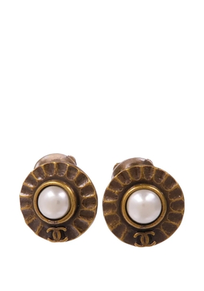 CHANEL Pre-Owned CC faux-pearl earrings - Gold