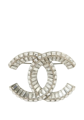 CHANEL Pre-Owned CC crystal brooch - Silver