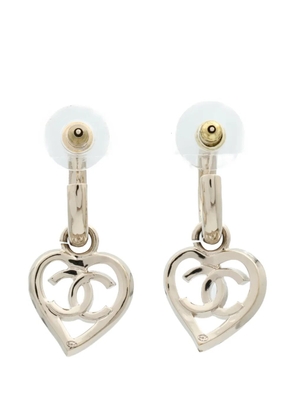 CHANEL Pre-Owned CC heart earrings - Gold