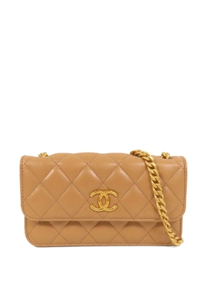 CHANEL Pre-Owned quilted CC-logo shoulder bag - Brown