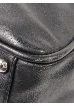 CHANEL Pre-Owned embossed-logo shoulder bag - Black
