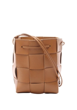 Bottega Veneta Pre-Owned 2012-2026 Small Nappa Maxi Intrecciato Cassette bucket bag - Brown