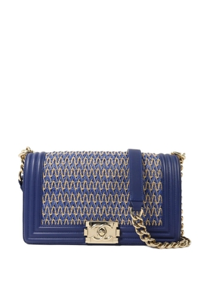 CHANEL Pre-Owned 25 Boy raffia shoulder bag - Blue