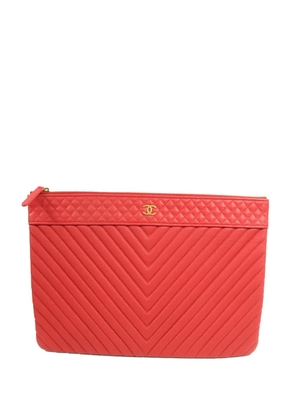 CHANEL Pre-Owned quilted-texture CC-logo clutch bag - Red