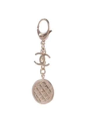 CHANEL Pre-Owned CC quilted keychain - Gold