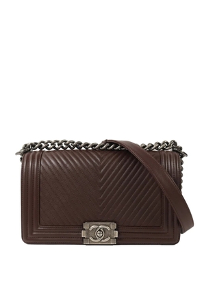 CHANEL Pre-Owned Boy chevron-quilted shoulder bag - Brown