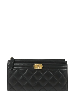 CHANEL Pre-Owned Boy Chanel quilted wallet - Black