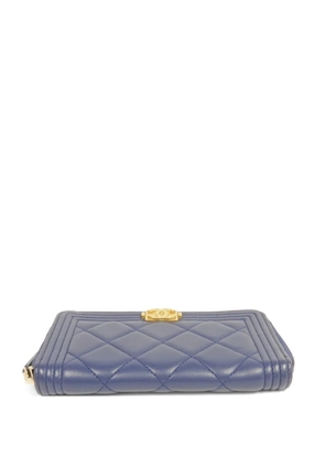 CHANEL Pre-Owned Boy push-lock diamond-quilting wallet - Blue