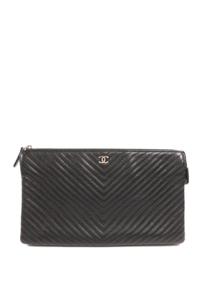 CHANEL Pre-Owned CC chevron-quilted clutch bag - Black