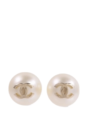 CHANEL Pre-Owned CC faux-pearl earrings - Gold