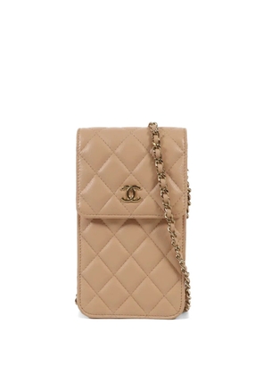 CHANEL Pre-Owned CC diamond-quilted phone case - Neutrals