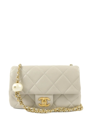 CHANEL Pre-Owned CC turn-lock quilted lambskin shoulder bag - Neutrals