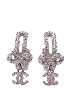 CHANEL Pre-Owned CC bow earrings - Silver