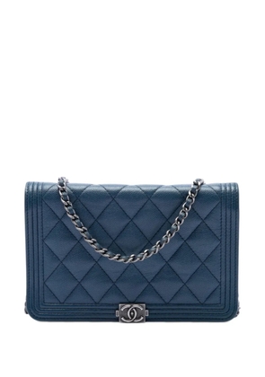 CHANEL Pre-Owned 2018 Quilted Caviar Boy Wallet on Chain crossbody bag - Blue