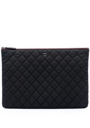 CHANEL Pre-Owned 2013-2014 Large Quilted Nylon O Case clutch bag - Black