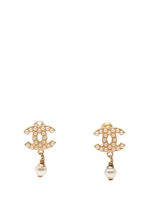 CHANEL Pre-Owned 2000-2009 CC Gold Plated Faux Pearl Drop Push Back Earrings costume earrings