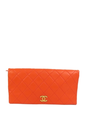 CHANEL Pre-Owned CC-logo quilted clutch bag - Orange