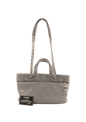 CHANEL Pre-Owned quilted CC charm shoulder bag - Grey