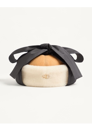 Valentino Garavani Vlogo Signature Shearling Cap Woman IVORY/BEIGE/BLACK 55