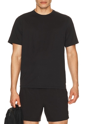 Vuori Current Tech Tee in Black - Black. Size M (also in S, L, XL/1X, XXL/2X).