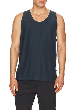 Vuori Strato Tech Tank in Navy Heather - Blue. Size XXL/2X (also in S, M, L, XL/1X).