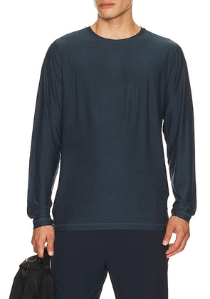 Vuori Strato Tech Long Sleeve Tee in Navy Heather - Blue. Size S (also in M, L, XL/1X, XXL/2X).