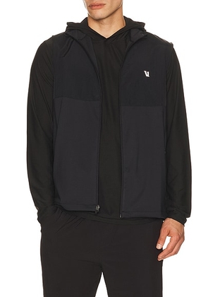 Vuori Sunday Element Vest in Black - Black. Size M (also in S, L, XL/1X, XXL/2X).
