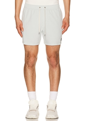 Vuori Kore Lined 5 Short in Sky Grey - Grey. Size M (also in S, L, XL/1X, XXL/2X).