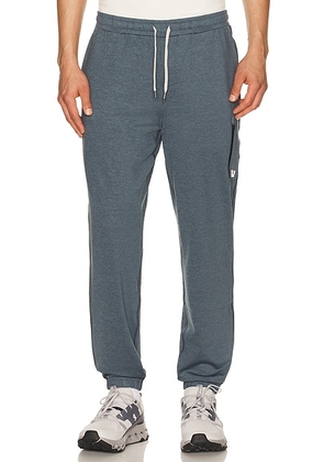 Vuori Sunday Performance 28 Sweatpants in Blue Sea Heather - Blue. Size M (also in S, L, XL/1X, XXL/2X).