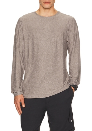 Vuori Strato Tech Long Sleeve Tee in Heather Grey - Grey. Size S (also in M, L, XL/1X, XXL/2X).