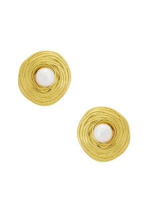 Galley Los Angeles Odette Pearl Earring in Metallic Gold.
