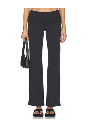 Vuori Halo Foldover Pant in Black. Size XS. Also in S, M, L, XL.