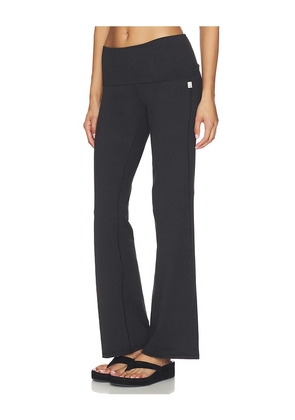 Vuori Halo Foldover Pant in Black. Size XS. Also in S, M, L, XL.