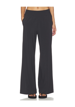 Vuori Villa Wide Leg Pants in Black. Size XS. Also in S, M, L, XL.