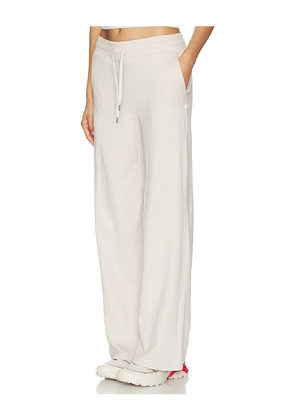 Vuori Halo Essential Wide Leg Pants in Beige. Size XS. Also in S, M, L, XL.