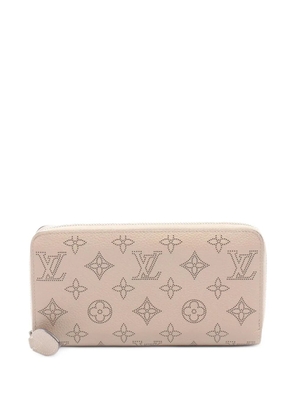 Louis Vuitton Pre-Owned 2010s Mahina Carré round-zipper leather wallet - Neutrals